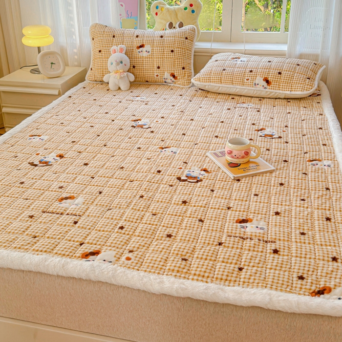 91家纺网 家纺一手货源 找家纺 澜妃 2025新款高克重牛奶绒可爱系床褥床护垫CHD CHD-可可猫星