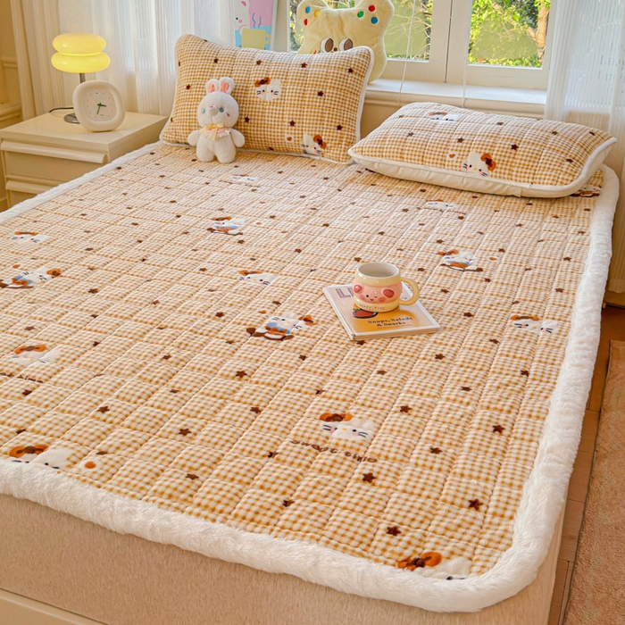 91家纺网 家纺一手货源 找家纺 澜妃 2025新款高克重牛奶绒可爱系床褥床护垫CHD CHD-可可猫星