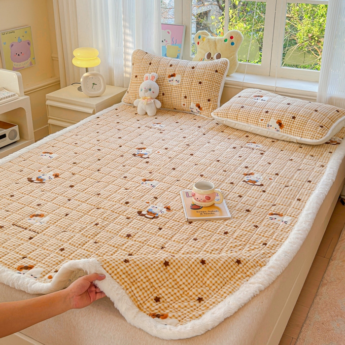 91家纺网 家纺一手货源 找家纺 澜妃 2025新款高克重牛奶绒可爱系床褥床护垫CHD CHD-可可猫星