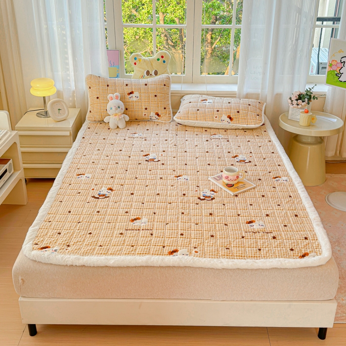 91家纺网 家纺一手货源 找家纺 澜妃 2025新款高克重牛奶绒可爱系床褥床护垫CHD CHD-可可猫星