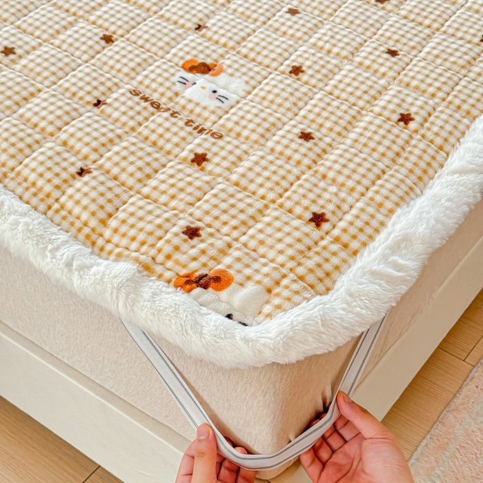 91家纺网 家纺一手货源 找家纺 澜妃 2025新款高克重牛奶绒可爱系床褥床护垫CHD CHD-可可猫星