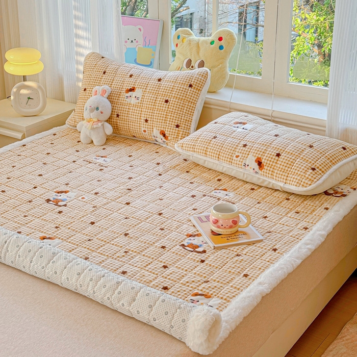 91家纺网 家纺一手货源 找家纺 澜妃 2025新款高克重牛奶绒可爱系床褥床护垫CHD CHD-可可猫星