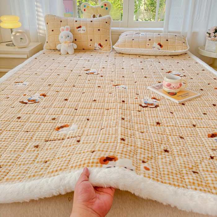 91家纺网 家纺一手货源 找家纺 澜妃 2025新款高克重牛奶绒可爱系床褥床护垫CHD CHD-可可猫星