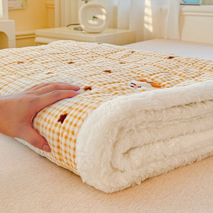 91家纺网 家纺一手货源 找家纺 澜妃 2025新款高克重牛奶绒可爱系床褥床护垫CHD CHD-可可猫星