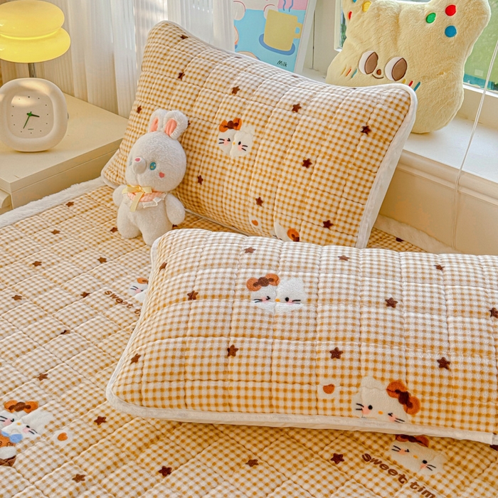 91家纺网 家纺一手货源 找家纺 澜妃 2025新款高克重牛奶绒可爱系床褥床护垫CHD CHD-可可猫星