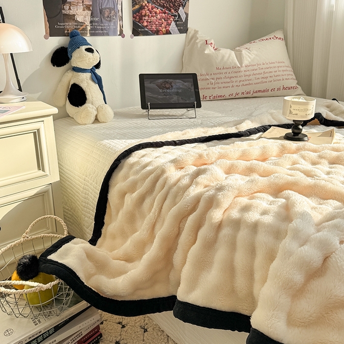 91家纺网 家纺一手货源 找家纺 （总）小叮当家纺仓储工厂店 2025新款简约泡泡绒黑球包边毛毯毯子午睡毯