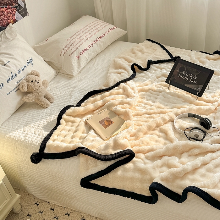 91家纺网 家纺一手货源 找家纺 （总）小叮当家纺仓储工厂店 2025新款简约泡泡绒黑球包边毛毯毯子午睡毯