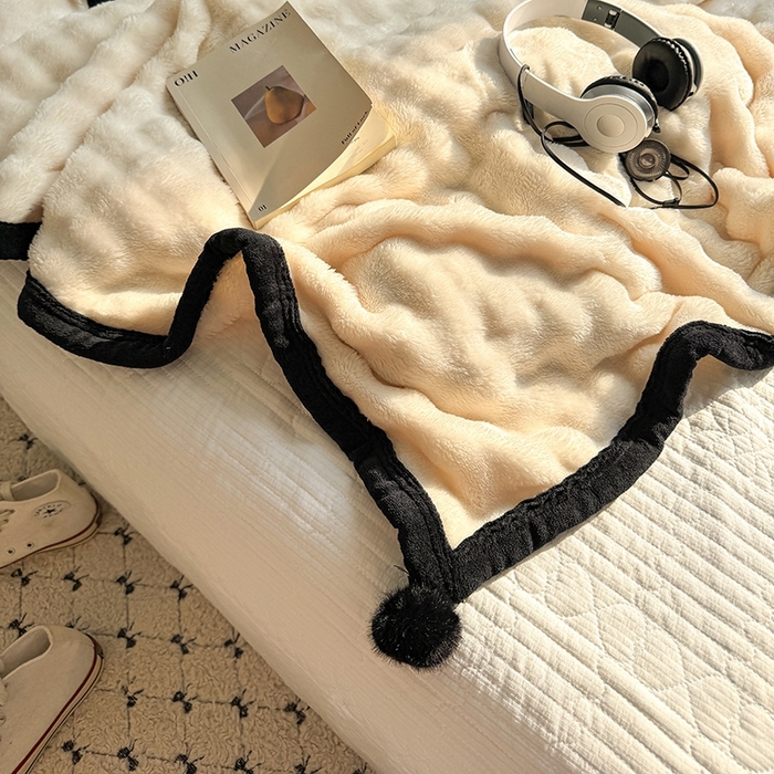 91家纺网 家纺一手货源 找家纺 （总）小叮当家纺仓储工厂店 2025新款简约泡泡绒黑球包边毛毯毯子午睡毯