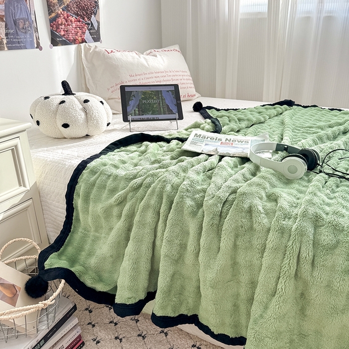 91家纺网 家纺一手货源 找家纺 （总）小叮当家纺仓储工厂店 2025新款简约泡泡绒黑球包边毛毯毯子午睡毯