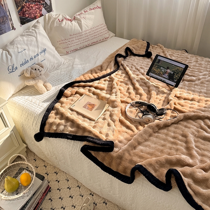 91家纺网 家纺一手货源 找家纺 小叮当家纺仓储工厂店 2025新款简约泡泡绒黑球包边毛毯毯子午睡毯 泡泡-咖