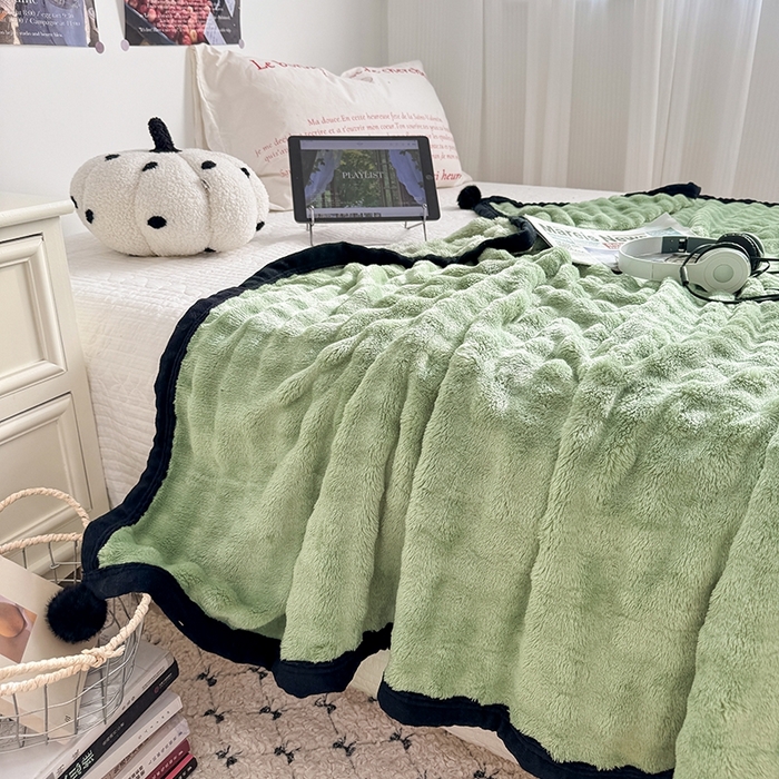 91家纺网 家纺一手货源 找家纺 小叮当家纺仓储工厂店 2025新款简约泡泡绒黑球包边毛毯毯子午睡毯 泡泡-绿