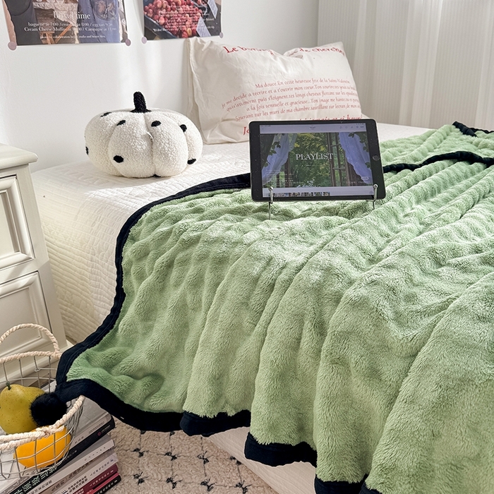 91家纺网 家纺一手货源 找家纺 小叮当家纺仓储工厂店 2025新款简约泡泡绒黑球包边毛毯毯子午睡毯 泡泡-绿