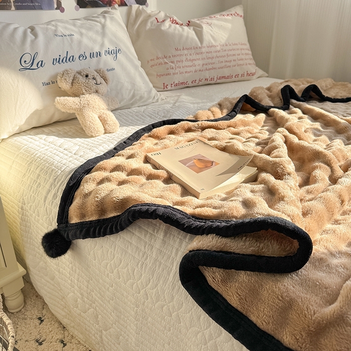 91家纺网 家纺一手货源 找家纺 小叮当家纺仓储工厂店 2025新款简约泡泡绒黑球包边毛毯毯子午睡毯 泡泡-咖