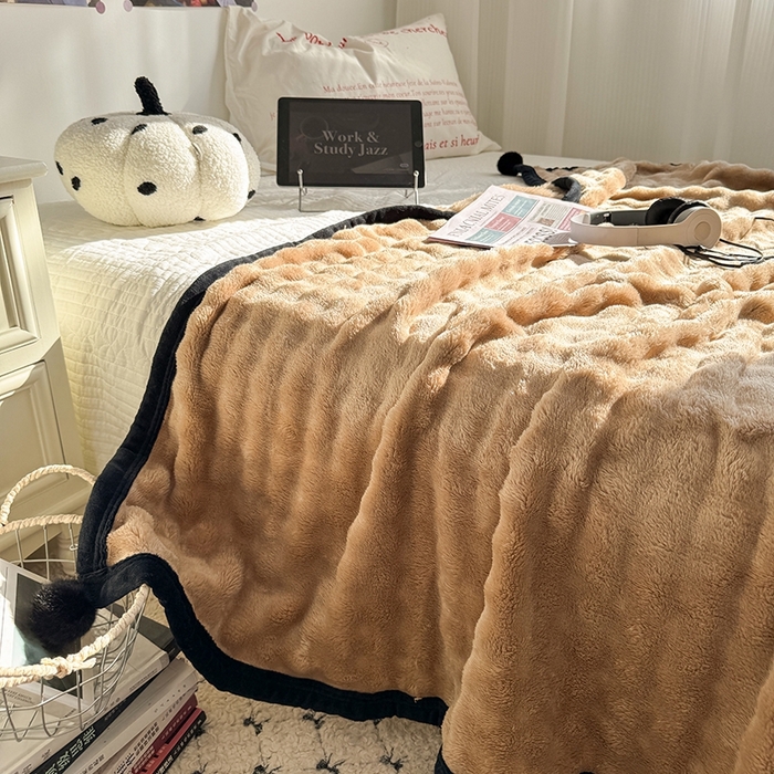 91家纺网 家纺一手货源 找家纺 小叮当家纺仓储工厂店 2025新款简约泡泡绒黑球包边毛毯毯子午睡毯 泡泡-咖