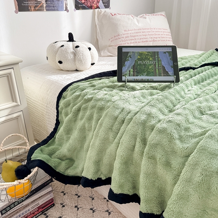 91家纺网 家纺一手货源 找家纺 小叮当家纺仓储工厂店 2025新款简约泡泡绒黑球包边毛毯毯子午睡毯 泡泡-绿