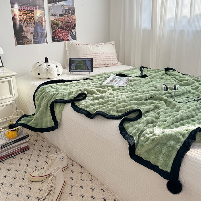 91家纺网 家纺一手货源 找家纺 小叮当家纺仓储工厂店 2025新款简约泡泡绒黑球包边毛毯毯子午睡毯 泡泡-绿