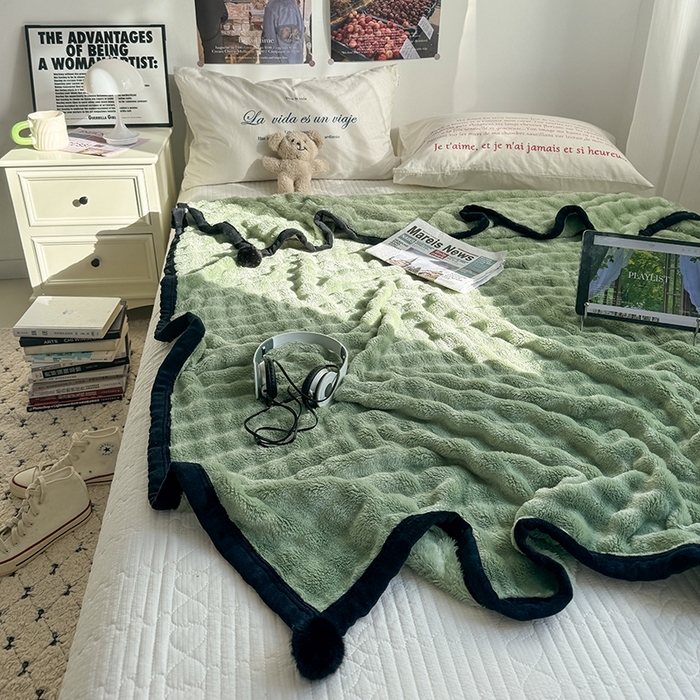 91家纺网 家纺一手货源 找家纺 小叮当家纺仓储工厂店 2025新款简约泡泡绒黑球包边毛毯毯子午睡毯 泡泡-绿