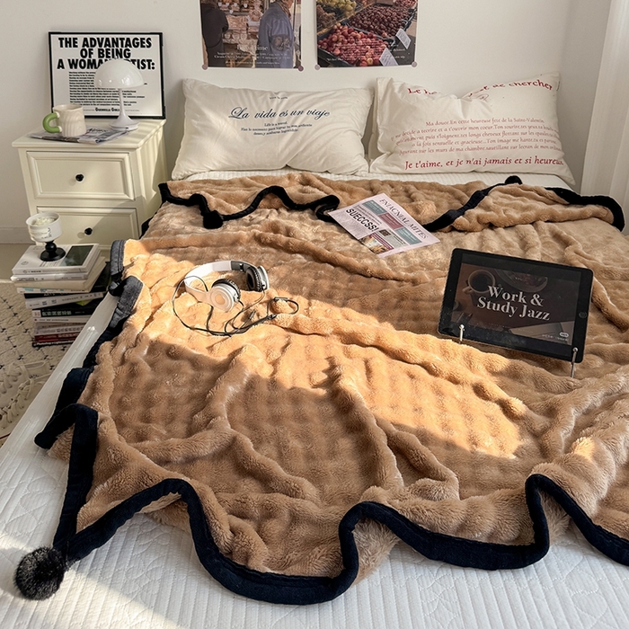 91家纺网 家纺一手货源 找家纺 小叮当家纺仓储工厂店 2025新款简约泡泡绒黑球包边毛毯毯子午睡毯 泡泡-咖