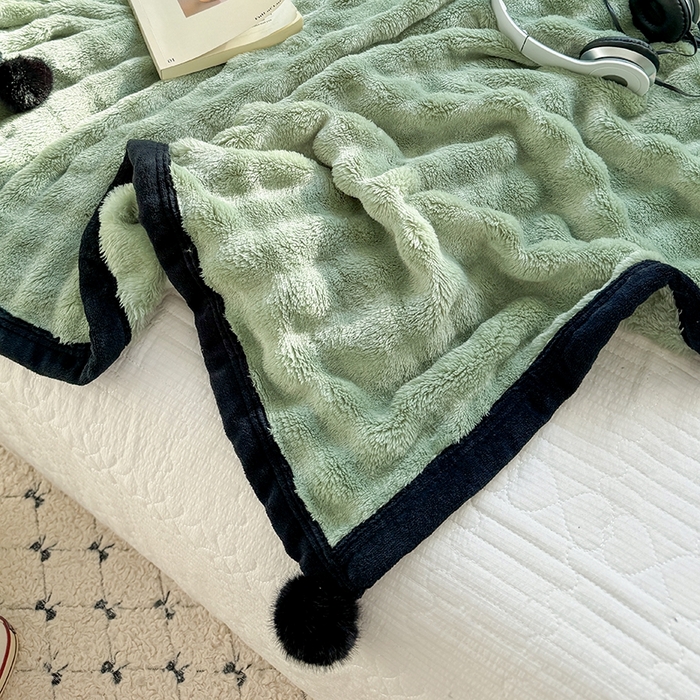 91家纺网 家纺一手货源 找家纺 小叮当家纺仓储工厂店 2025新款简约泡泡绒黑球包边毛毯毯子午睡毯 泡泡-绿