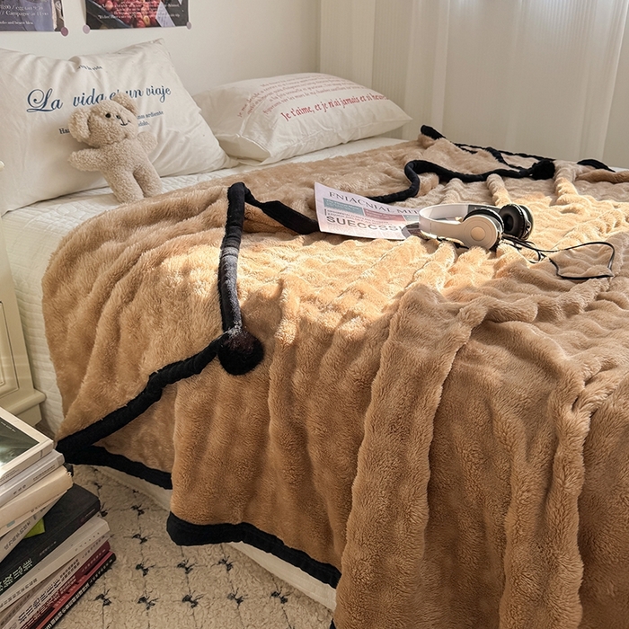 91家纺网 家纺一手货源 找家纺 小叮当家纺仓储工厂店 2025新款简约泡泡绒黑球包边毛毯毯子午睡毯 泡泡-咖