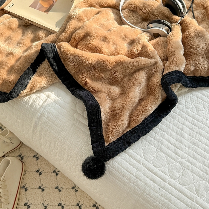 91家纺网 家纺一手货源 找家纺 小叮当家纺仓储工厂店 2025新款简约泡泡绒黑球包边毛毯毯子午睡毯 泡泡-咖