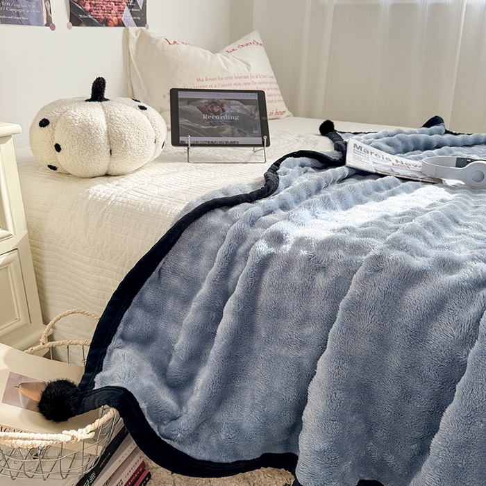 91家纺网 家纺一手货源 找家纺 小叮当家纺仓储工厂店 2025新款简约泡泡绒黑球包边毛毯毯子午睡毯 泡泡-蓝