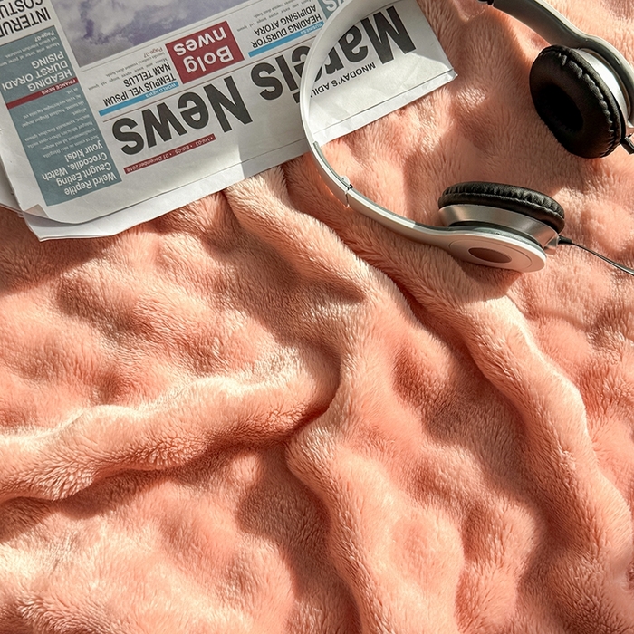 91家纺网 家纺一手货源 找家纺 小叮当家纺仓储工厂店 2025新款简约泡泡绒黑球包边毛毯毯子午睡毯 泡泡-粉