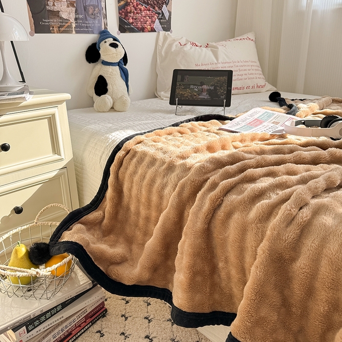 91家纺网 家纺一手货源 找家纺 小叮当家纺仓储工厂店 2025新款简约泡泡绒黑球包边毛毯毯子午睡毯 泡泡-咖