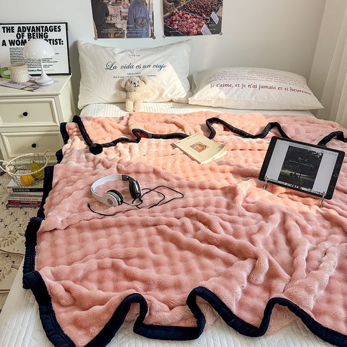 91家纺网 家纺一手货源 找家纺 小叮当家纺仓储工厂店 2025新款简约泡泡绒黑球包边毛毯毯子午睡毯 泡泡-粉