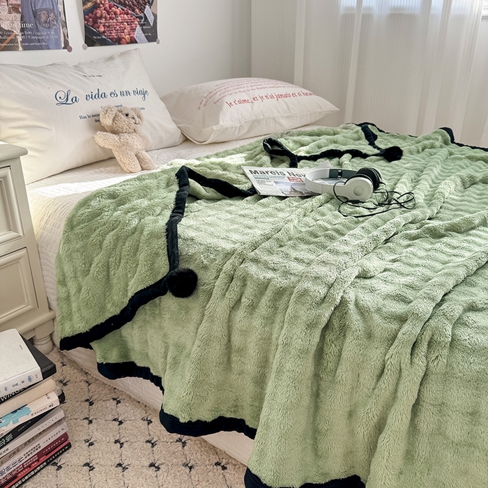 91家纺网 家纺一手货源 找家纺 小叮当家纺仓储工厂店 2025新款简约泡泡绒黑球包边毛毯毯子午睡毯 泡泡-绿