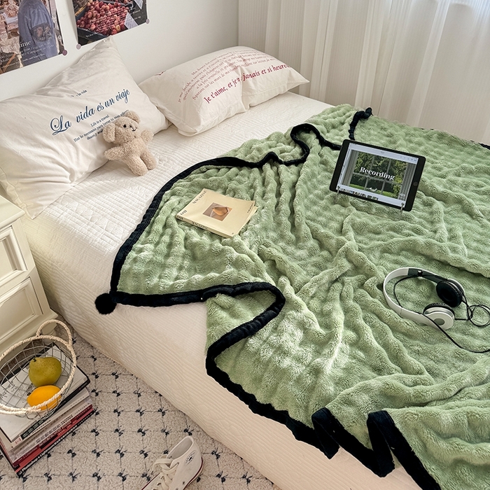 91家纺网 家纺一手货源 找家纺 小叮当家纺仓储工厂店 2025新款简约泡泡绒黑球包边毛毯毯子午睡毯 泡泡-绿