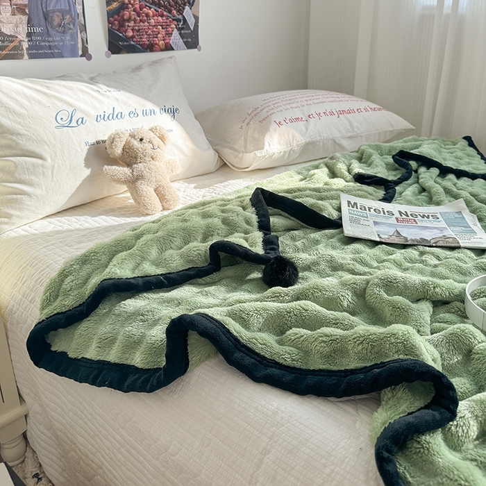 91家纺网 家纺一手货源 找家纺 小叮当家纺仓储工厂店 2025新款简约泡泡绒黑球包边毛毯毯子午睡毯 泡泡-绿