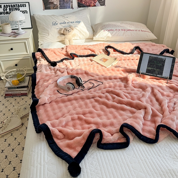 91家纺网 家纺一手货源 找家纺 小叮当家纺仓储工厂店 2025新款简约泡泡绒黑球包边毛毯毯子午睡毯 泡泡-粉