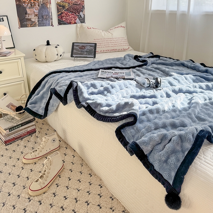 91家纺网 家纺一手货源 找家纺 小叮当家纺仓储工厂店 2025新款简约泡泡绒黑球包边毛毯毯子午睡毯 泡泡-蓝