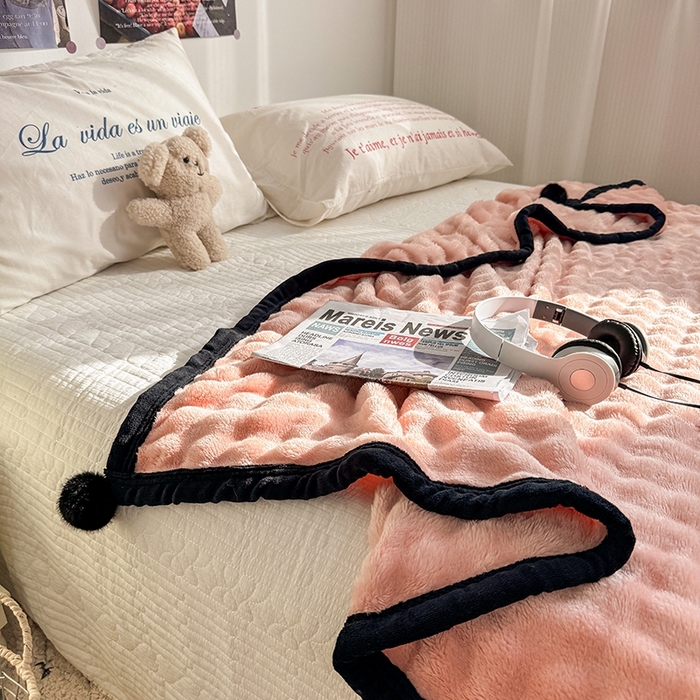 91家纺网 家纺一手货源 找家纺 小叮当家纺仓储工厂店 2025新款简约泡泡绒黑球包边毛毯毯子午睡毯 泡泡-粉