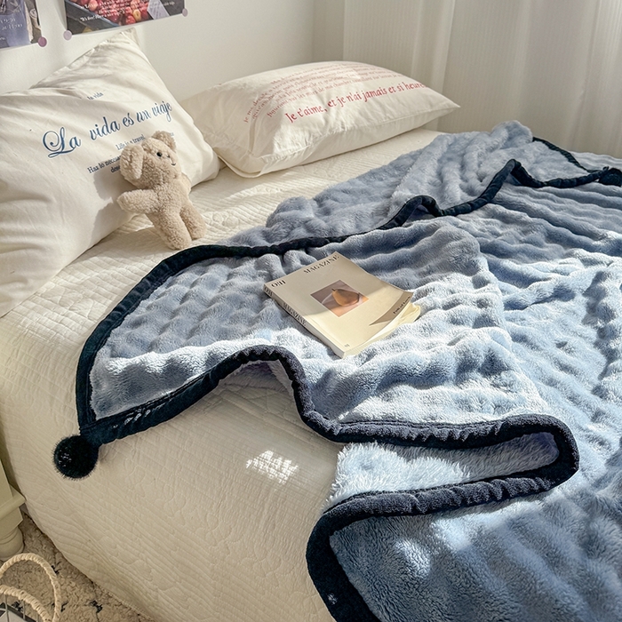 91家纺网 家纺一手货源 找家纺 小叮当家纺仓储工厂店 2025新款简约泡泡绒黑球包边毛毯毯子午睡毯 泡泡-蓝
