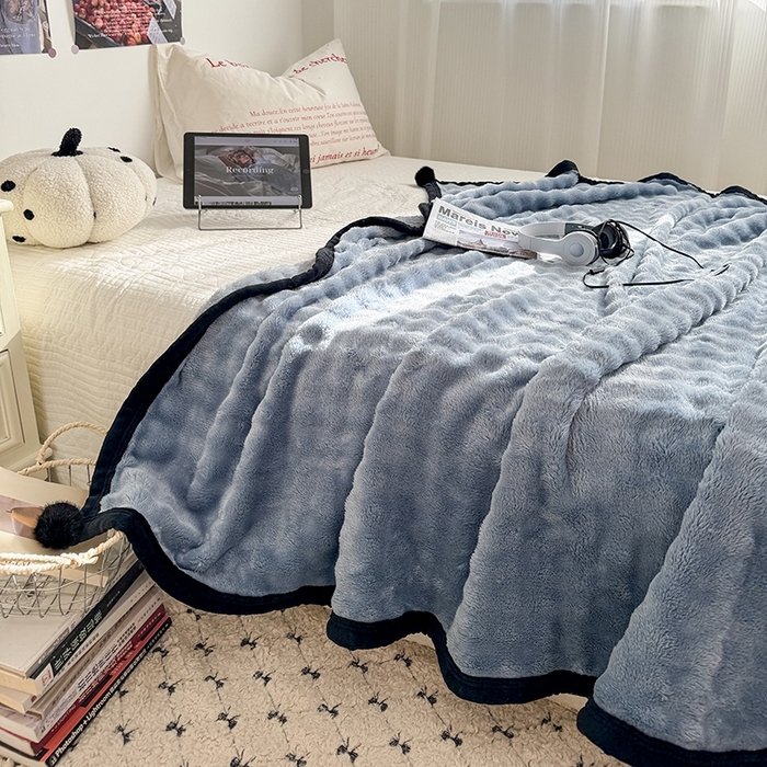 91家纺网 家纺一手货源 找家纺 小叮当家纺仓储工厂店 2025新款简约泡泡绒黑球包边毛毯毯子午睡毯 泡泡-蓝