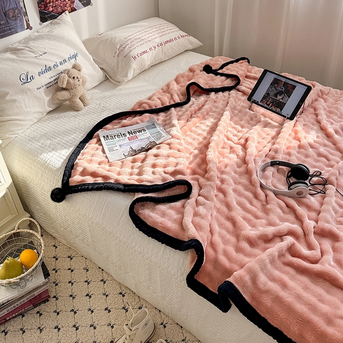 91家纺网 家纺一手货源 找家纺 小叮当家纺仓储工厂店 2025新款简约泡泡绒黑球包边毛毯毯子午睡毯 泡泡-粉