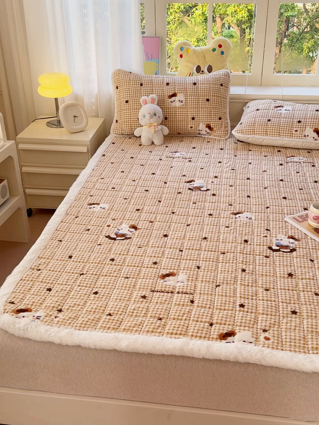 91家纺网 家纺一手货源 找家纺 澜妃 2025新款高克重牛奶绒可爱系床褥床护垫CHD CHD-可可猫星