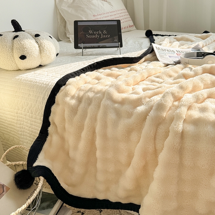 91家纺网 家纺一手货源 找家纺 小叮当家纺仓储工厂店 2025新款简约泡泡绒黑球包边毛毯毯子午睡毯 泡泡-米