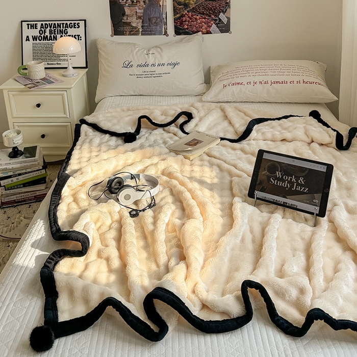 91家纺网 家纺一手货源 找家纺 小叮当家纺仓储工厂店 2025新款简约泡泡绒黑球包边毛毯毯子午睡毯 泡泡-米