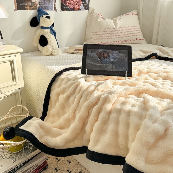 91家纺网 家纺一手货源 找家纺 小叮当家纺仓储工厂店 2025新款简约泡泡绒黑球包边毛毯毯子午睡毯 泡泡-米