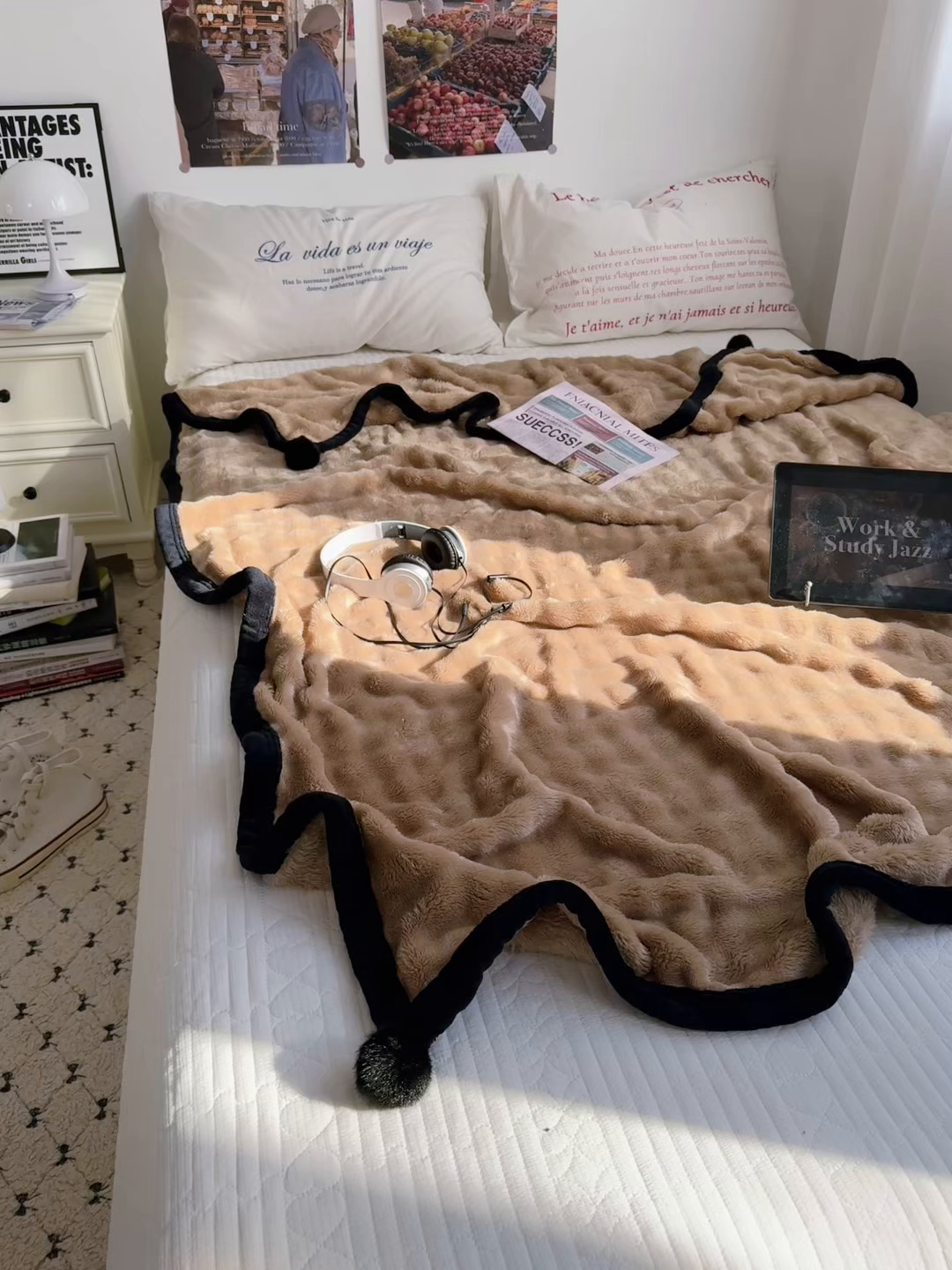 91家纺网 家纺一手货源 找家纺 小叮当家纺仓储工厂店 2025新款简约泡泡绒黑球包边毛毯毯子午睡毯 泡泡-咖