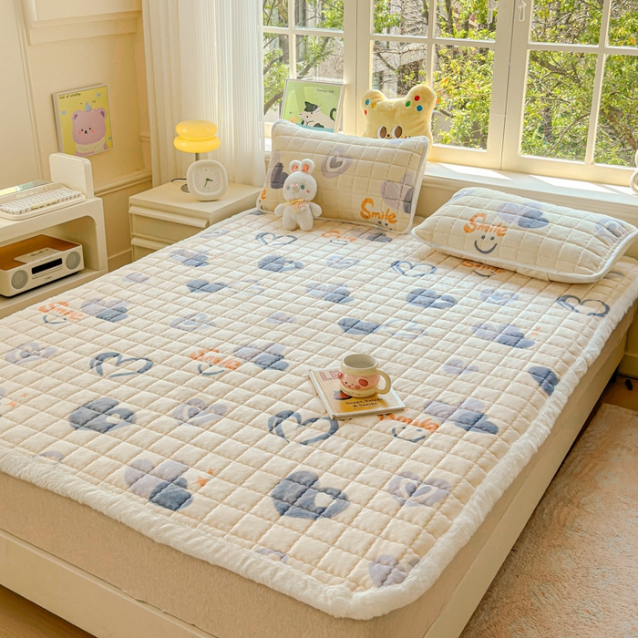 91家纺网 家纺一手货源 找家纺 澜妃 2025新款高克重牛奶绒可爱系床褥床护垫CHD CHD-蜡笔心