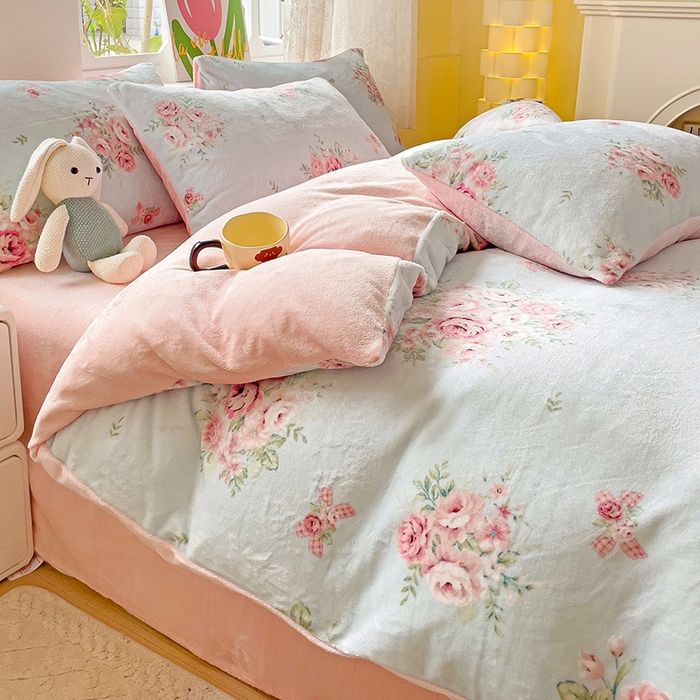 91家纺网 家纺一手货源 找家纺 暖芯优选 2025新款小清新加厚高克重牛奶绒四件套直播热款电商热款 玫瑰庄园