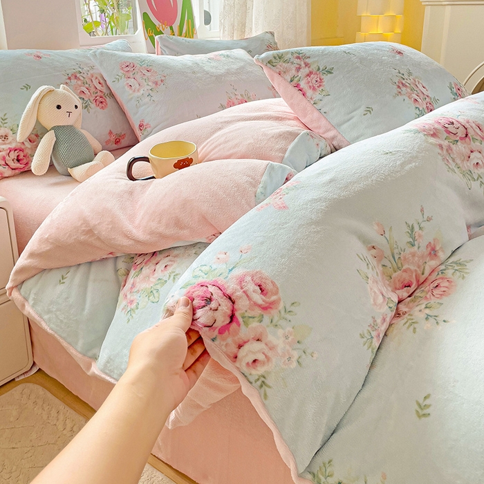 91家纺网 家纺一手货源 找家纺 暖芯优选 2025新款小清新加厚高克重牛奶绒四件套直播热款电商热款 玫瑰庄园