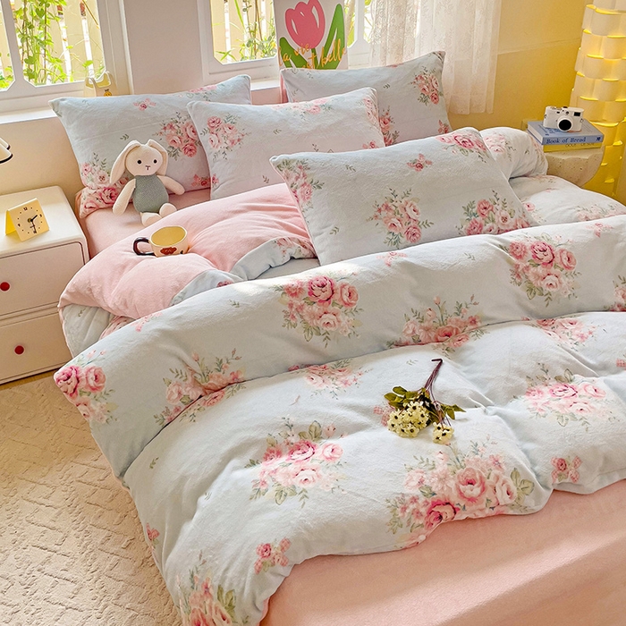 91家纺网 家纺一手货源 找家纺 暖芯优选 2025新款小清新加厚高克重牛奶绒四件套直播热款电商热款 玫瑰庄园