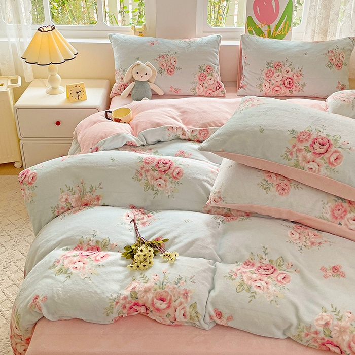 91家纺网 家纺一手货源 找家纺 暖芯优选 2025新款小清新加厚高克重牛奶绒四件套直播热款电商热款 玫瑰庄园