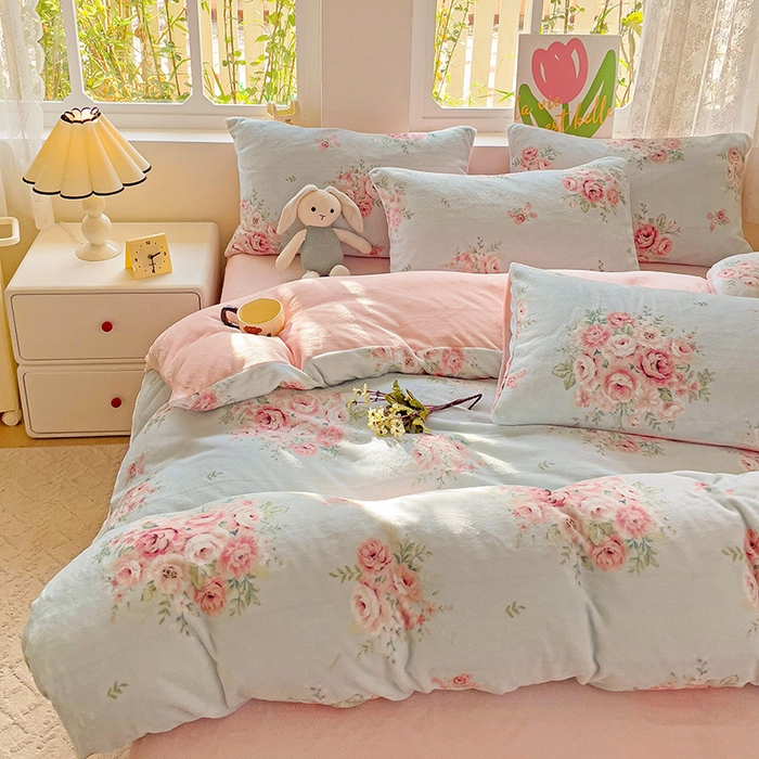 91家纺网 家纺一手货源 找家纺 暖芯优选 2025新款小清新加厚高克重牛奶绒四件套直播热款电商热款 玫瑰庄园