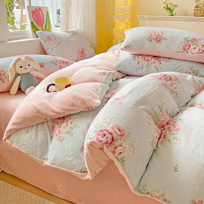 91家纺网 家纺一手货源 找家纺 暖芯优选 2025新款小清新加厚高克重牛奶绒四件套直播热款电商热款 玫瑰庄园